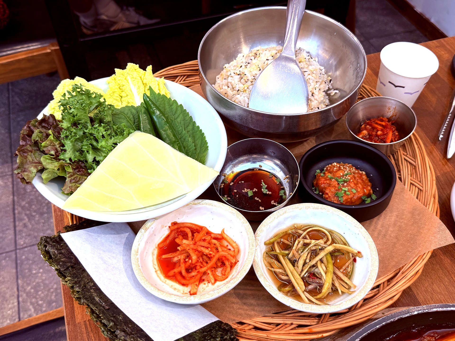 Lettuce wraps + nangpunbap rice + sauces