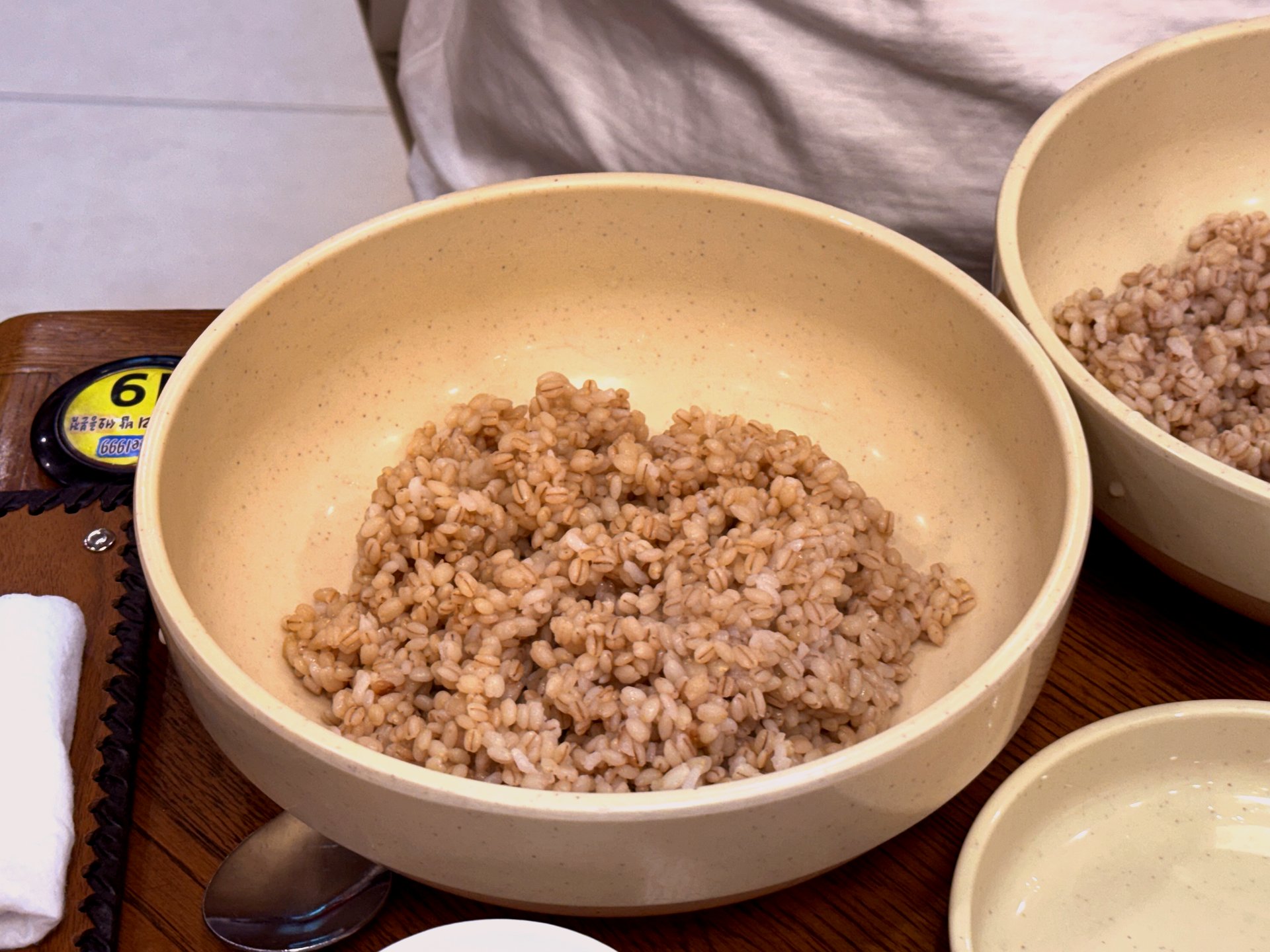 Yetnal Boribap - plain barley rice in a deep bowl
