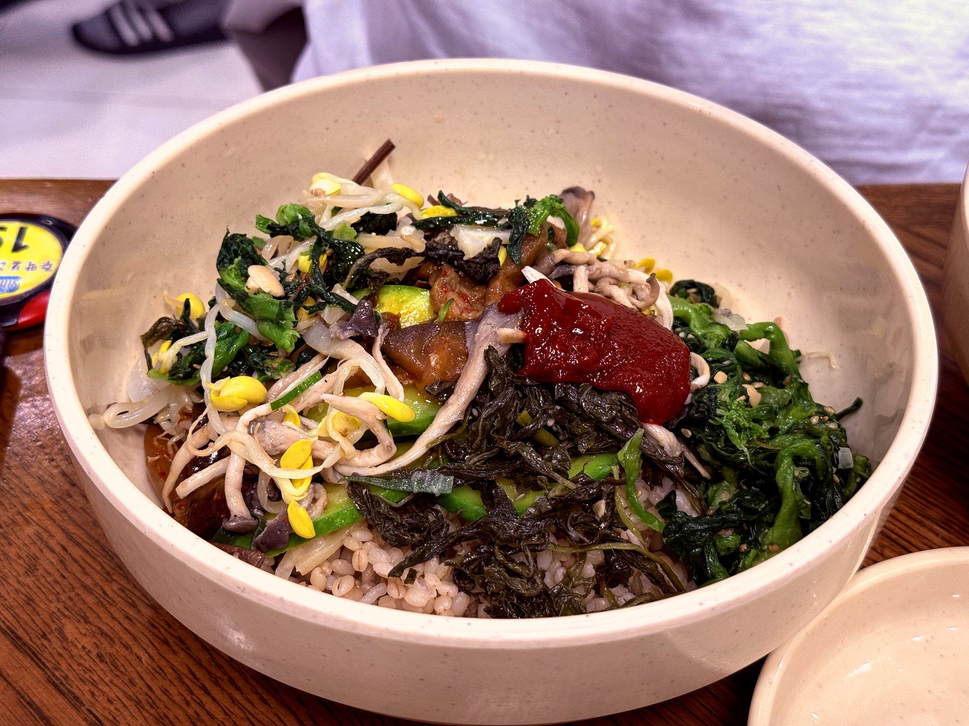 Boribap mixed with namul and gochujang
